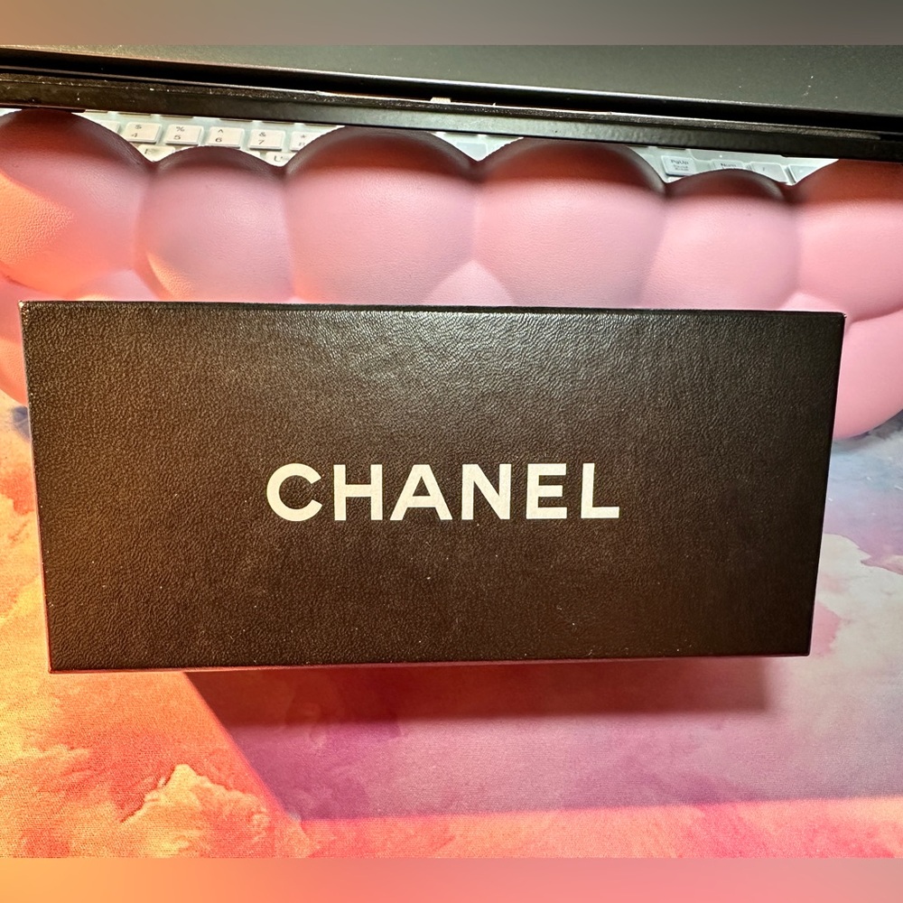 CHANEL Sunglasses Box (GUC; Black/White)